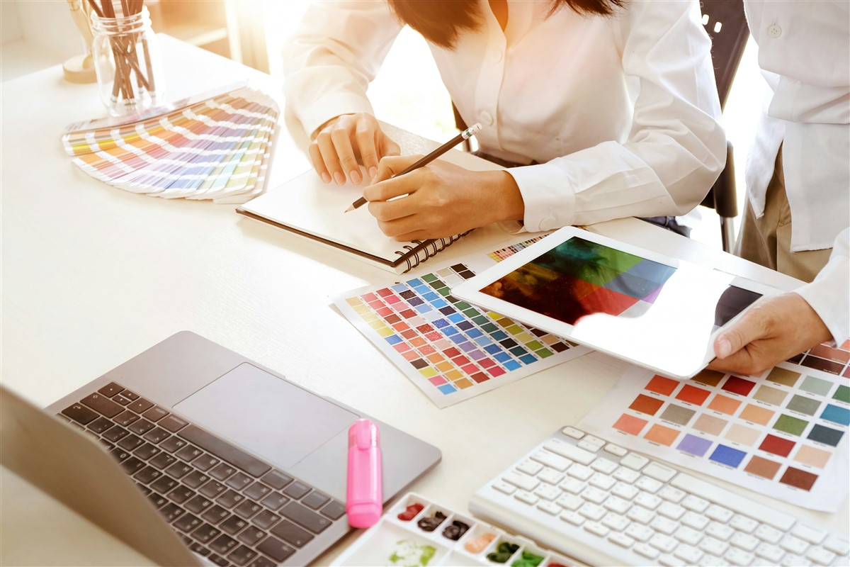 artiste IA graphiste en freelance